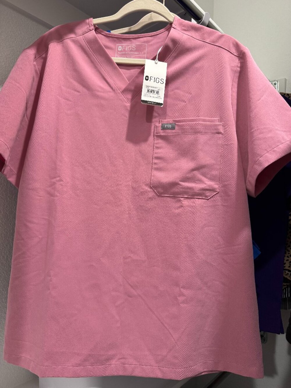 FIGS Men Leon Three pocket CHALK PINK scrub top
